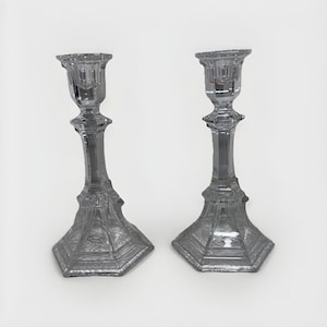 Juego de 2 candelabros de vidrio facetado con 24 % de plomo, de EE. UU., de 19 cm de alto.