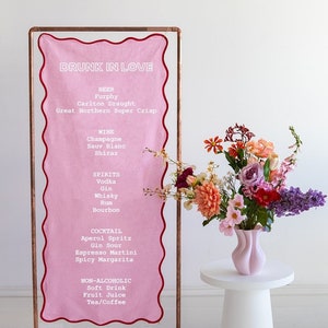 Getränkekarte, Hochzeitskarte, Cocktails, Getränke-Schild, Dekor, Styling, Event, modern, betrunken in Liebe, hell, Leinen, Bogenkante, im Trend.
