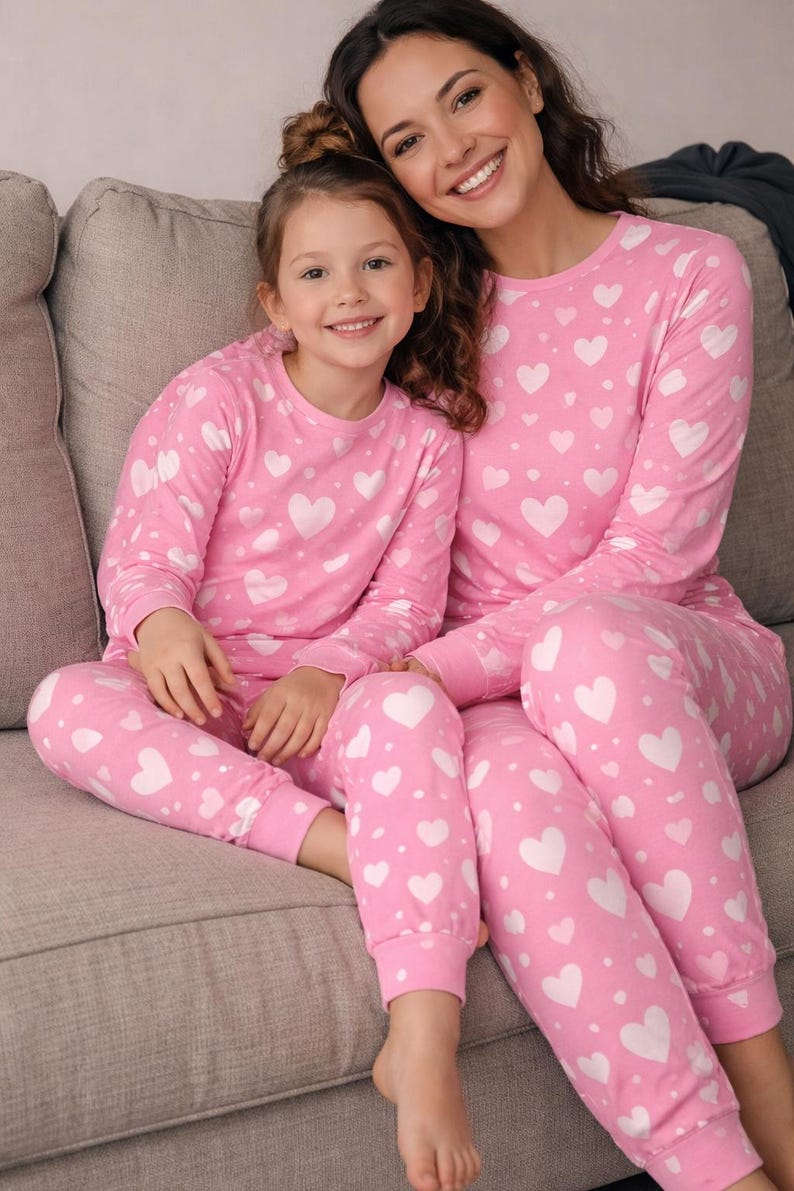 Pijamas de San Valentín para mamá y yo, pijamas a juego con estampado de corazones para madre e hija, ropa de dormir familiar bonita, conjunto de pijama Love 3