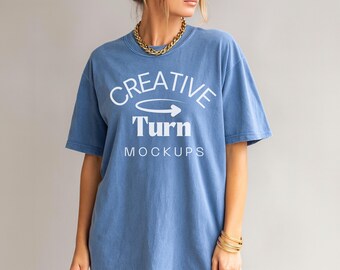 Maqueta de jeans azules Comfort Colors 1717, maqueta de camiseta oversize de moda, maqueta de modelo urbano, maqueta de camisa negra Y2K, maqueta vanguardista, maqueta de camiseta grunge
