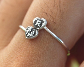 Anillo de plata de ley con inicial de corazón: joyería familiar personalizada