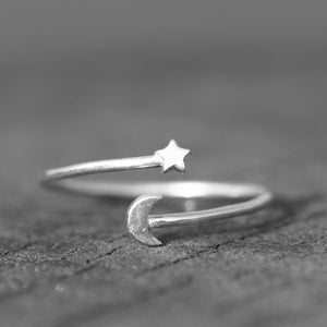 925 sterling silver moon and star ring,dainty half moon ring,Moon phases ring,Crescent Moon Ring,adjustable silver ring,gift idea for her