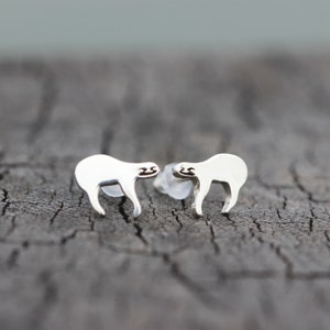 Pendientes de tuerca de perezoso de bebé hechos a mano de plata de ley 925, joyería de pernos de perezoso, pendientes de animales de plata, regalos de dama, joyería de mujer