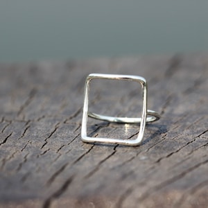 Sterling Silber großer quadratischer Ring, quadratischer Ring, zierlicher minimalistischer quadratischer Ring, silberner geometrischer Ring, zierlicher Stapelring