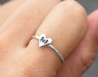 Anillo de árbol de corazón en plata de ley: delicada joyería de hoja perenne