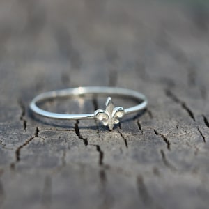 Fleur de Lis-ring, zilveren leliering, zilveren bloemenring, Fleur-de-Lis, zilveren damesring, damesring
