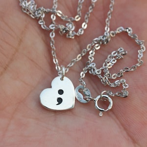 Sierlijke hart puntkomma ketting, 925 zilveren bewustzijn ketting, semi colon ketting, semi colon cadeau voor vriend Unisex sieraden