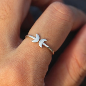 925 silver moon ring,dainty moon ring,Moon phases ring,Crescent Moon Ring,celestial jewelry,Minimalist jewelry