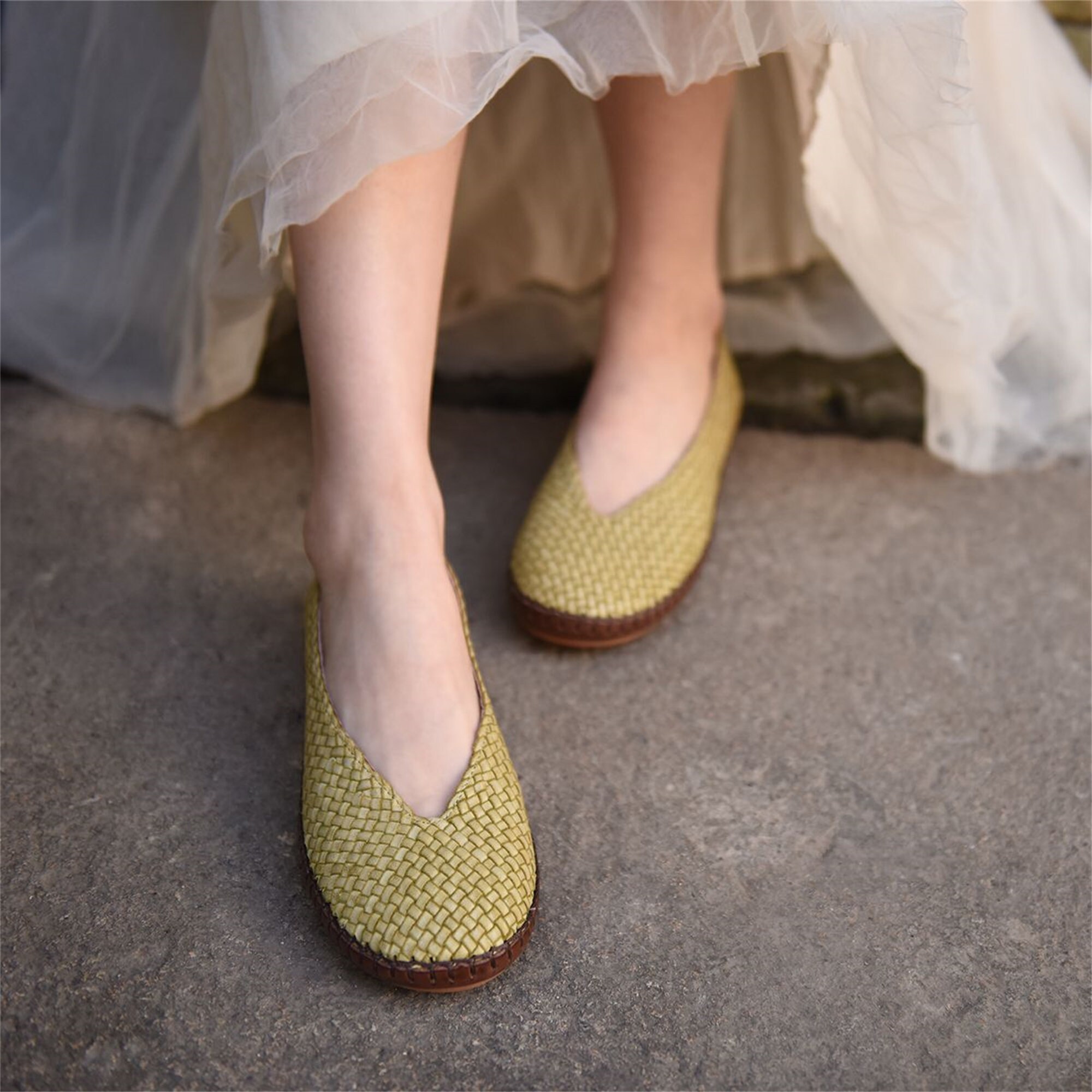 60 Aged Leather Perforated Pumps