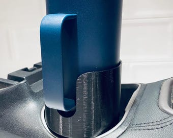 Adaptador para portavasos Subaru Outback/Legacy (2020-2025) compatible con botellas de 940 ml y taza Yeti Rambler de 690 ml. Inserto personalizado impreso en 3D.