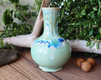 handmade pottery vase //Mint green, blue, gradient//pattern//ceramics//clay, stoneware//vases, flowers