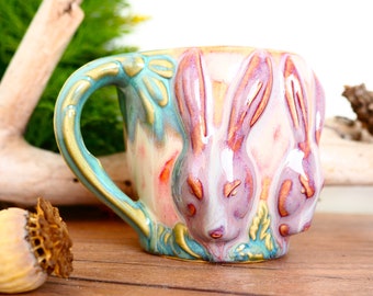 getöpferte Keramiktasse Ostern// 280ml//handgemacht//Hase//lila,rosa,türkis//Steinzeug//Trinkgefäß,Teetasse,Kaffeetasse,Becher mit Henkel