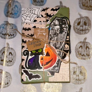 Spooky Blind Date With A Book | Surprise Book | Choose Your Genre | Halloween Bookmark and Stickers | Book Gift | Mystery | Romance |
