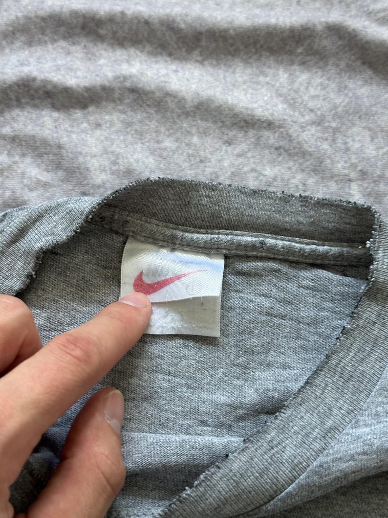 Y2K Nike Town Chicago Grå Distressed T-shirt USA Center Swoosh Herr L bild 9