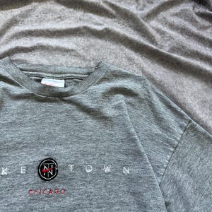 Y2K Nike Town Chicago Grå Distressed T-shirt USA Center Swoosh Herr L bild 6