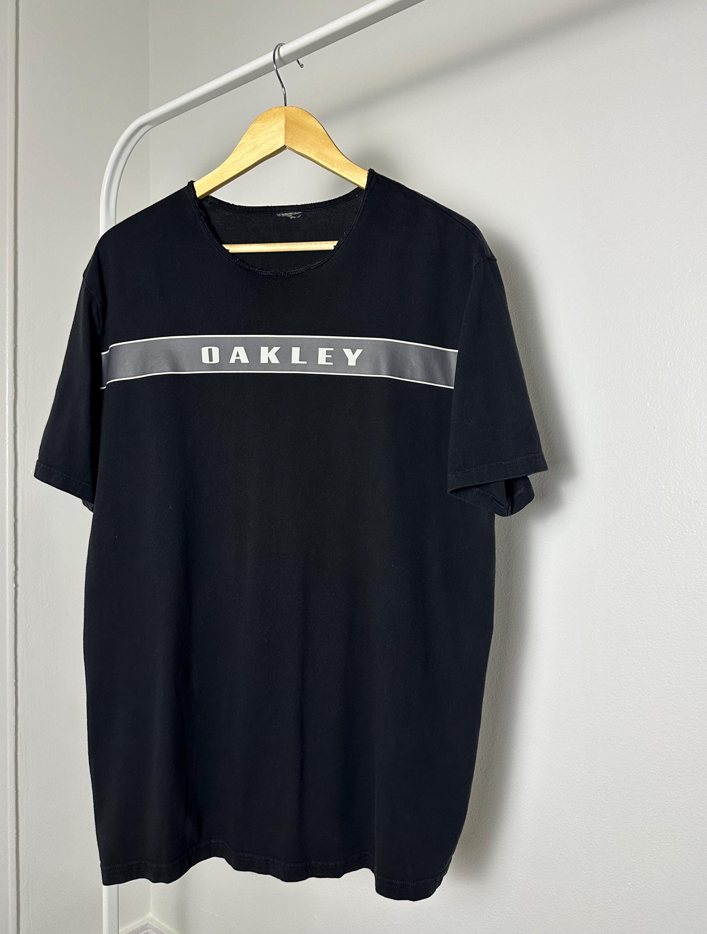 Oakley Logo Vintage Tee 00s - Etsy
