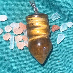 Pendulum or pendant in untreated natural stone. Tiger&#39;s eye, quartz, aventurine,