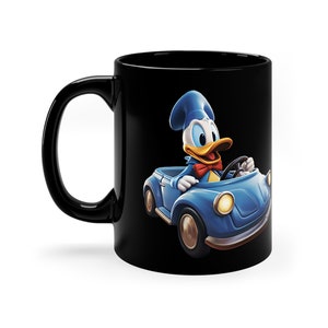 11oz Donald Duck Cabriolet Schwarzer Becher mit Schild „Life is Better with Coffee and Endless Quacks“. C-Griff. Arbeitsplatzdekoration.