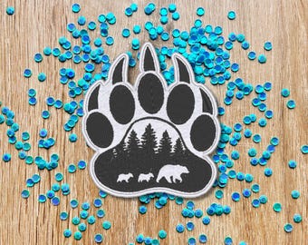 Bear Paw Patch – Gestickter Aufnäher mit Bärenfamilie und Waldmotiv, perfekt für Outdoor-Fans & Naturfreunde