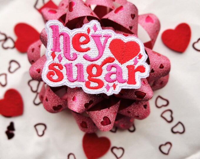 Featured listing image: Handgemachter Aufnäher ‚Hey Sugar‘ – Perfekt für den Valentinstag