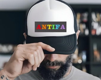 ANTIFA Aufnäher – 9 cm | Regenbogen oder Rot auf Schwarz | Stickpatch gegen Faschismus & Diskriminierung