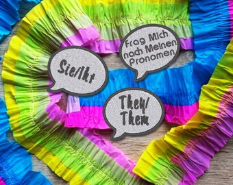 Pronomen Sprechblase – Bestickter LGBTQ+ Aufnäher | Wähle deine Flagge oder gestalte deine eigene!