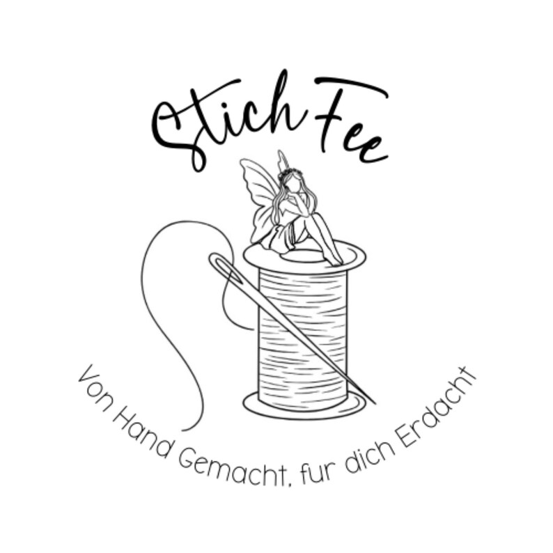May include: Black and white line drawing of a fairy sitting on a spool of thread with a needle and thread coming out of the spool. The text "Stitch Fee" is above the image and the text "Von Hand Gemacht. fur dich Erdacht" is below the image.