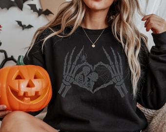 Halloween Sweatshirt – Skelett Hände mit Herz – Pullover bis 3XL – Verschiedene Farben