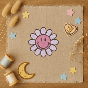 Smiley Blume Aufnäher – Retro Daisy Patch | 6 cm Stickerei