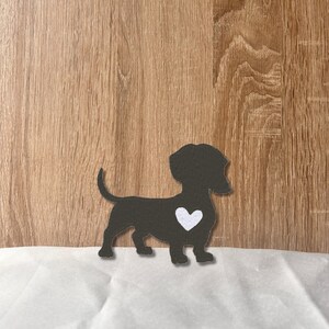 Dachshund Silhouette Patch – Großer gestickter Aufnäher mit Herzdetail, 7,5 cm hoch, anpassbare Farben, perfekt für Hundefans & DIY-Projekte