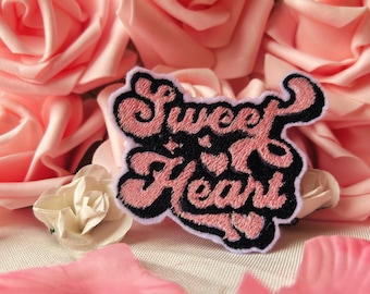 Handgemachter Aufnäher ‚Sweetheart‘ – Romantisches Design mit Pink & Schwarz