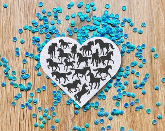 Horse Silhouette Heart Patch – Großer gestickter Aufnäher mit Pferde-Silhouetten, 8 cm, ideal für Pferdeliebhaber & DIY