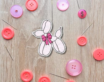 Luftballontier Feltie mit Schleife – Gestickter Aufnäher für DIY-Projekte, Applikationen & Dekoration