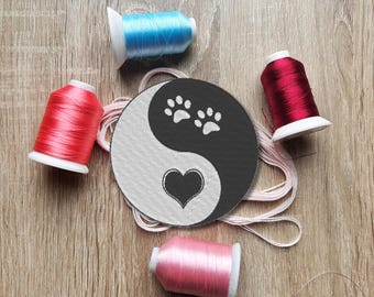 Paw Yin-Yang Patch – Gestickter Aufnäher mit Pfoten- und Herz-Design, 7,5 cm Durchmesser, perfekt für Tierliebhaber & DIY-Projekte