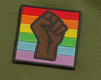 Rainbow Fist Patch – Pride Aufnäher mit Faust | LGBTQ+ Statement | Stickpatch 6 cm | Solidarität, Antifa, handmade