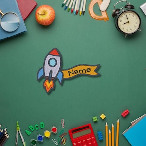 Raketen-Aufnäher mit Namen – 10 cm bestickter Patch – Individuell personalisierbar für Schulstart & Kita