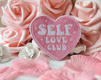 Handgemachter Herz-Aufnäher ‚Self-Love Club‘ – Perfekt für Selbstliebe & Style