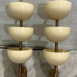 Apliques italianos modernos raros: par de apliques de pared y accesorios de estilo Stilnovo de mediados de siglo con dos cuencos para una decoración única del hogar