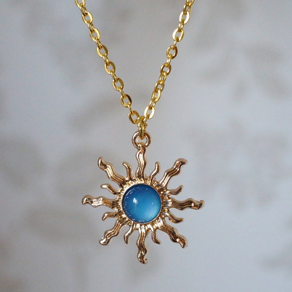 Collier soleil bleu, joli collier bijoux tendance en or et soleil bleu pour femme