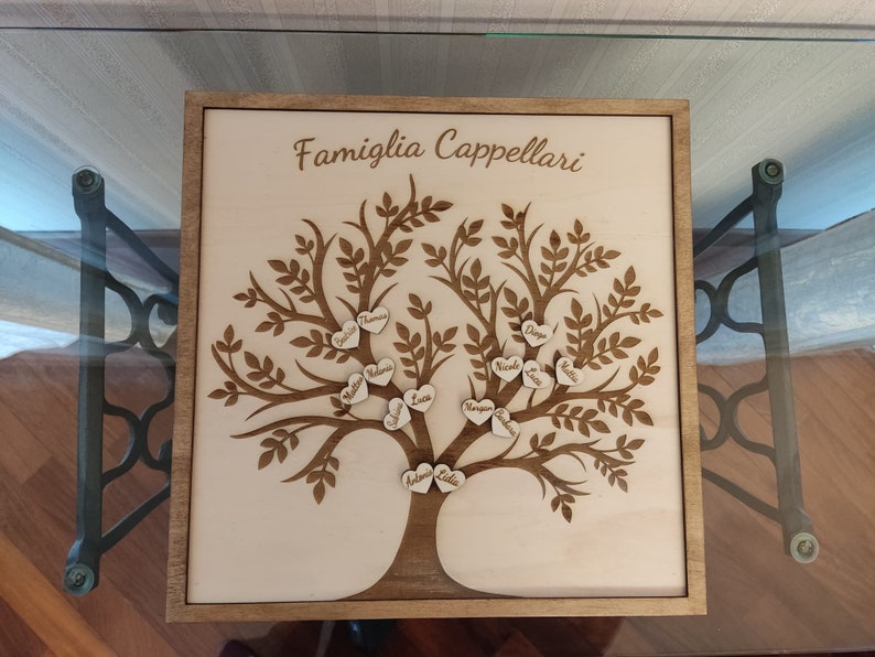 Decorazione famiglia albero genealogico in legno quadro personalizzato ricordi, idea regalo artigianale originale incisione nomi figli nonni immagine 5