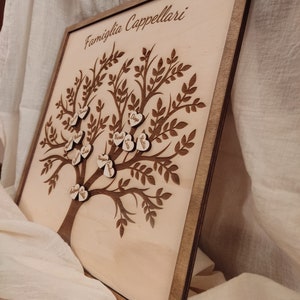 Decorazione famiglia albero genealogico in legno quadro personalizzato ricordi, idea regalo artigianale originale incisione nomi figli nonni immagine 6