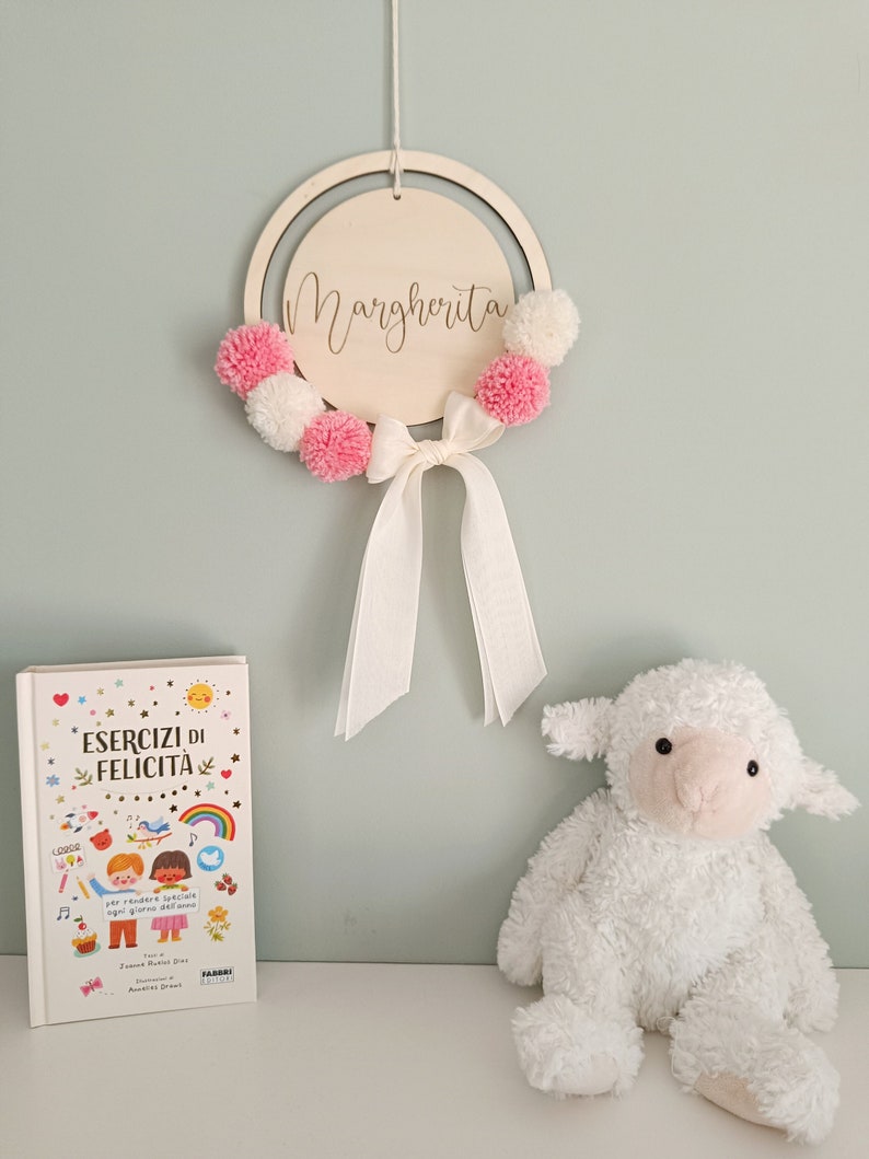 Fiocco nascita idea regalo personalizzato nascita bimbo, incisione nome legno decorazione speciale camera, primo regalo originale babyshower immagine 2