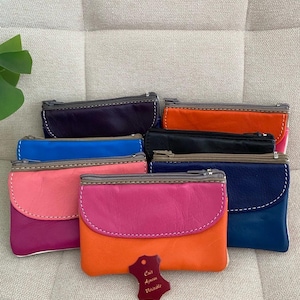 Cartera de piel de cordero auténtica: compacta, colorida y refinada