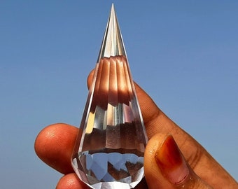 Cristal de cuarzo transparente facetado: Antena de diamante para la sanación metafísica