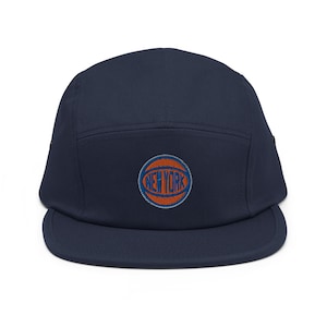 Gorra de baloncesto con cinco paneles bordados con diseño minimalista de Nueva York