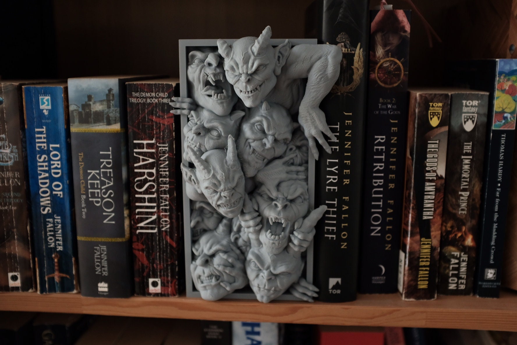 Wichtel-Buchecke, 3d gedrucktes Fantasy-Horror-Themen-Bücherregaldekor und Buchstützen