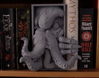 Cultist, Lovecraftian style Book nook, 3d Printed Fantasy Book Shelf Décor and Bookends