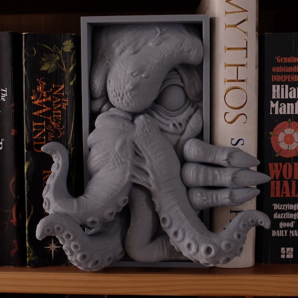 Cultist, Lovecraftian style Book nook, 3d Printed Fantasy Book Shelf Décor and Bookends