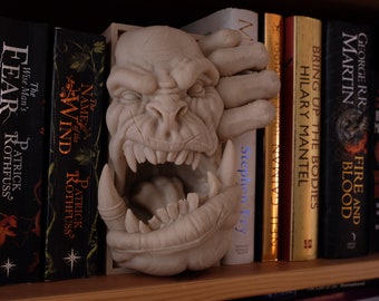 Ork-Bücherecke, 3D gedruckte Fantasy-Bücherregal-Dekoration und Buchstützen