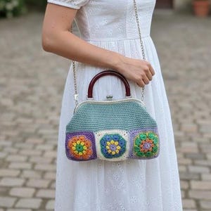 Handmade Crochet Frame Bag with Colorful Granny Squares – Retro Style Kiss Lock Bag